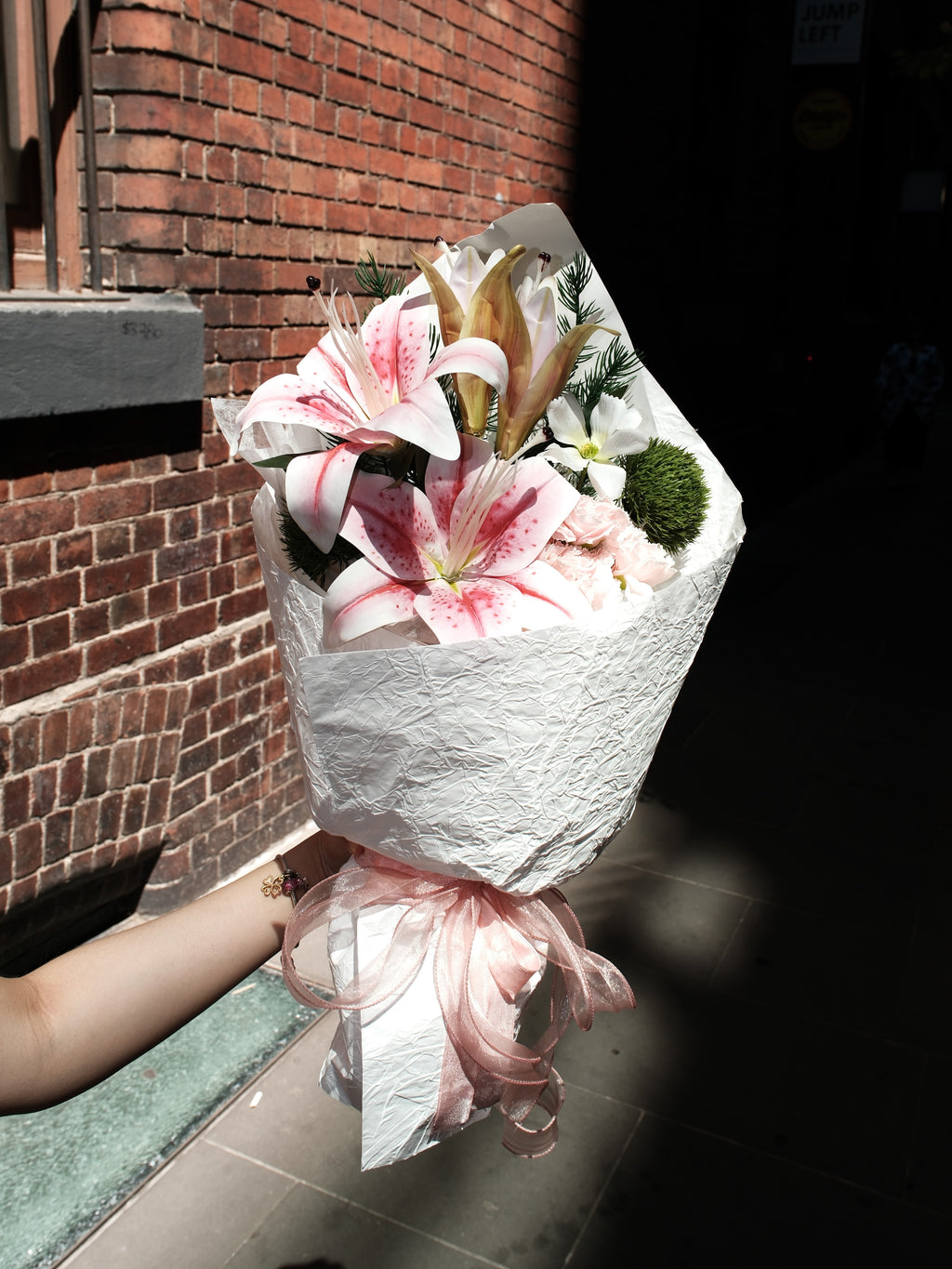 White Minimal Matte Wrap Bouquet