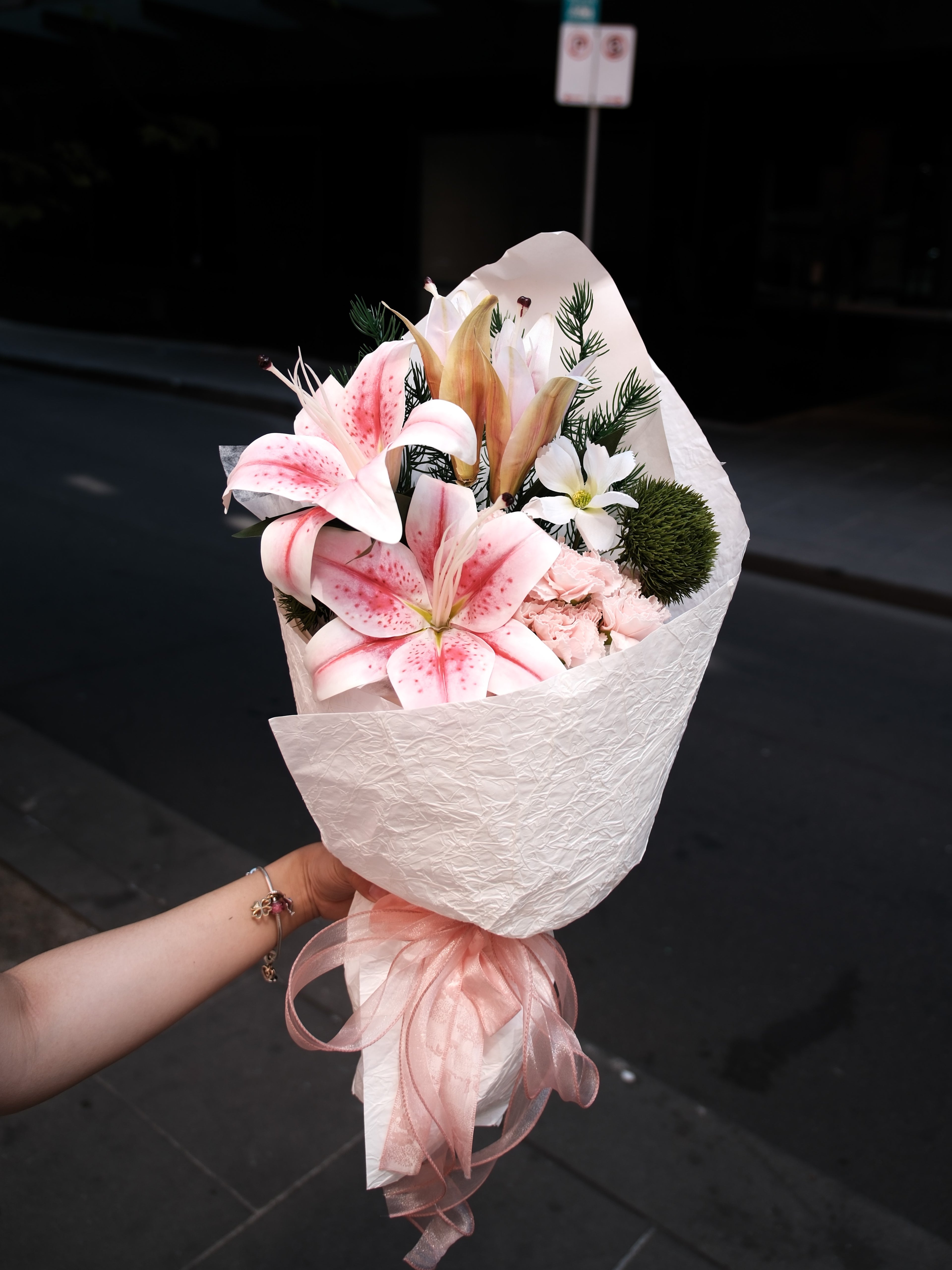 White Minimal Matte Wrap Bouquet