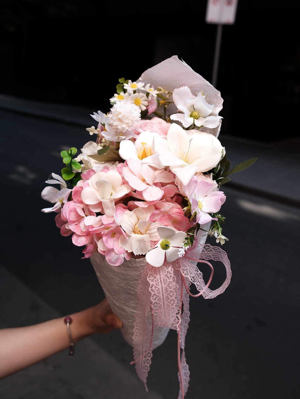Mixed Ranunculus Bouquet — Wavy Texture Wrap