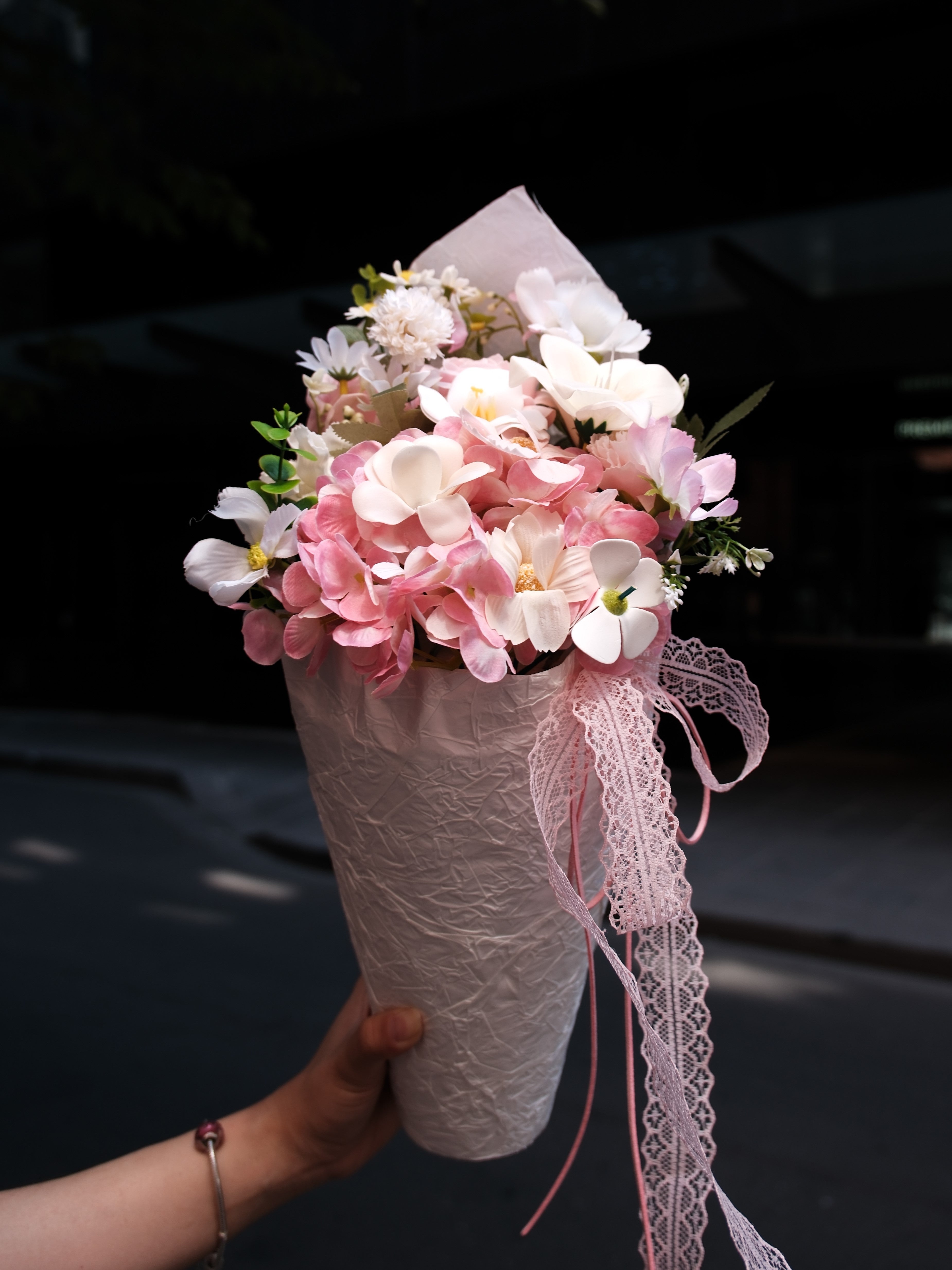 Mixed Ranunculus Bouquet — Wavy Texture Wrap